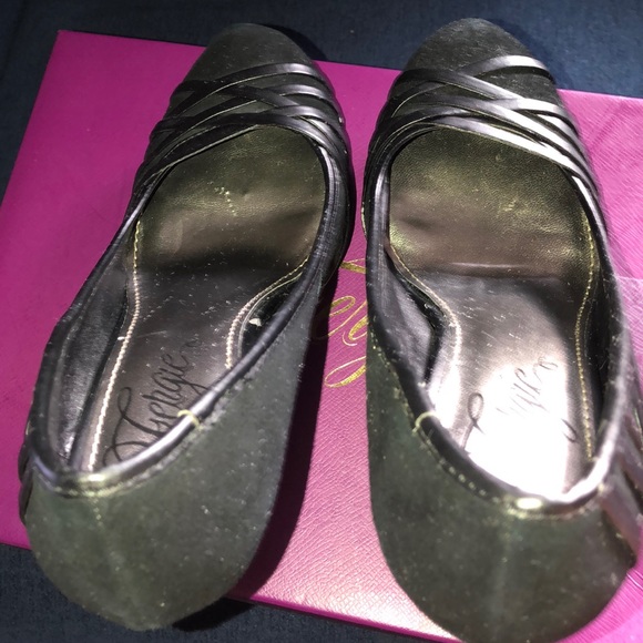 Fergie Black Platform Pumps in size 7 - Picture 6 of 8